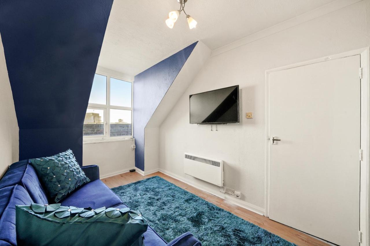 2 Bed Central Hub In Medway Apartment Chatham  Exterior photo