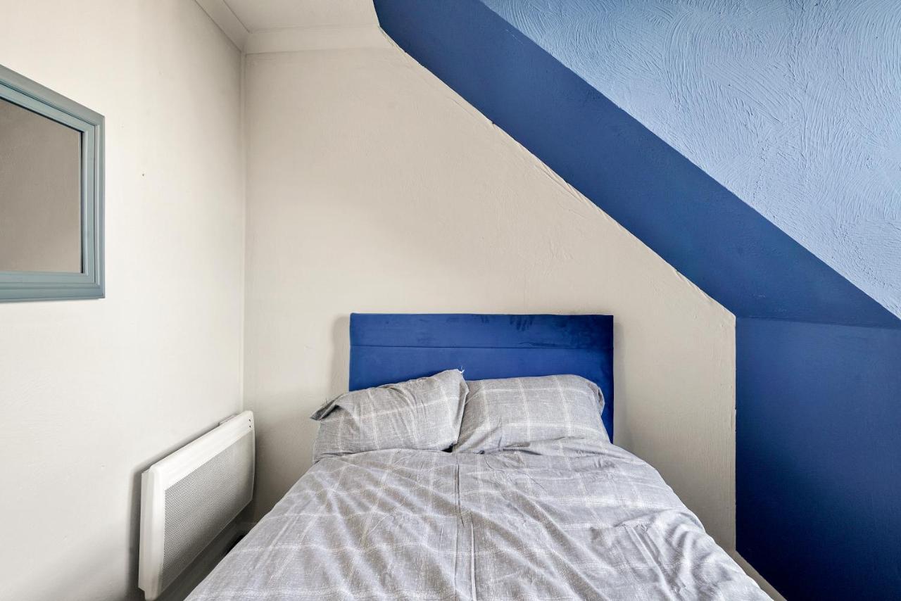2 Bed Central Hub In Medway Apartment Chatham  Exterior photo