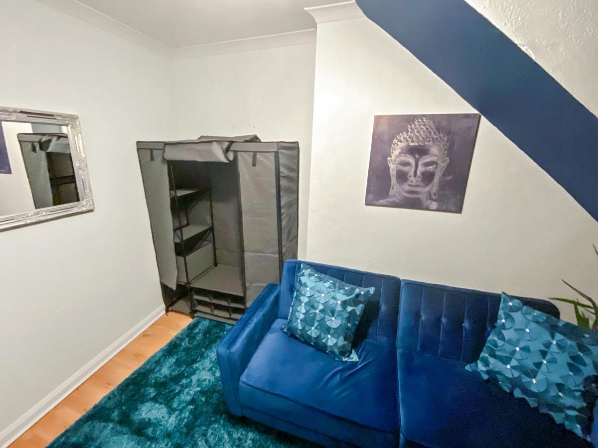 2 Bed Central Hub In Medway Apartment Chatham  Exterior photo